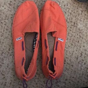 Orange drawstring toms